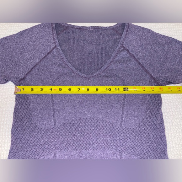 Lululemon Run Swiftly Tech V Neck Shirt in Concord Grape Purple - Size 8 - Picture 9 of 16